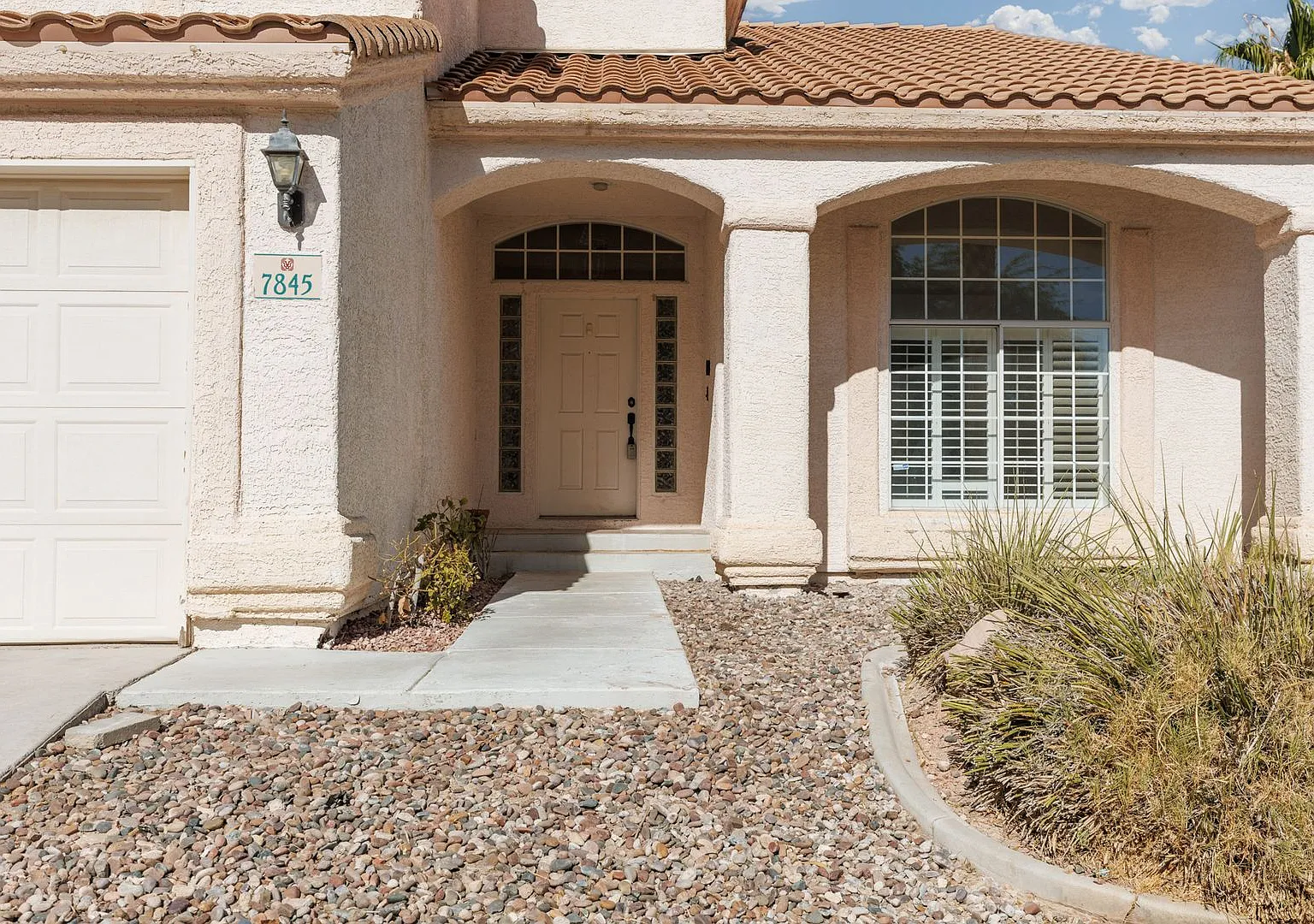 Large Silverado Ranch home with pool — Photo 4