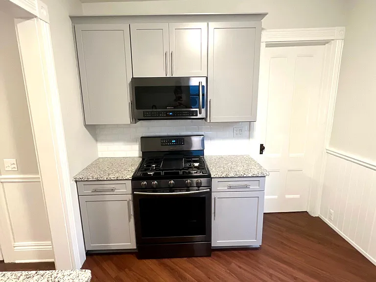497 Averill Ave — Photo 3