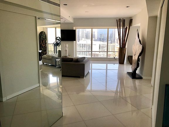 4th image of 200 Harbor Dr