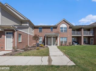 28250 S Pointe Ln #347, New Baltimore, MI