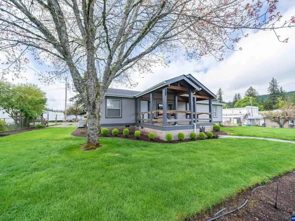 325 S 1st Ave, Mill City, OR 97360