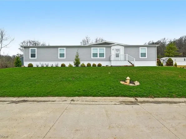 2706 Barn Dr SW, Canton, OH 44706