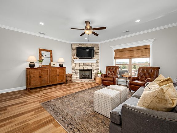 2nd image of 1704 Dayflower Dr