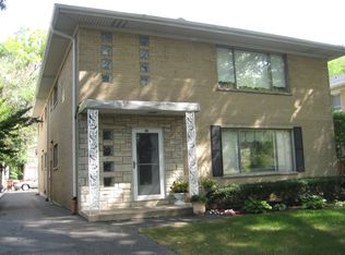 88 Pine Ave APT 2C, Riverside, IL 60546