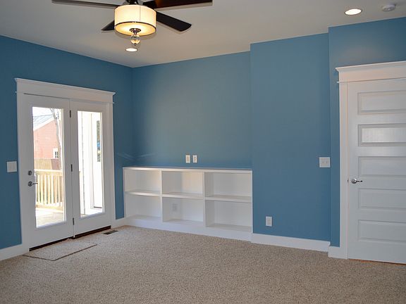 Master Bedroom w/BuiltIns