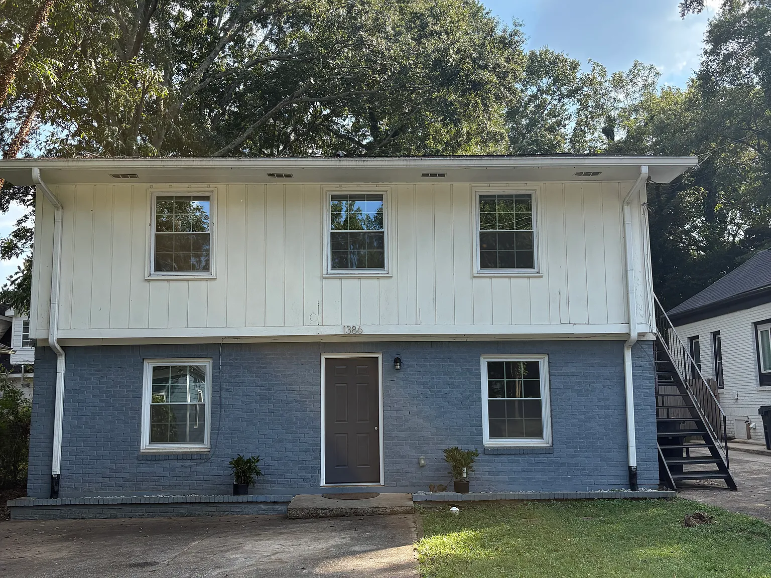 2 bed, 850 sqft, $1,525 — Photo 1