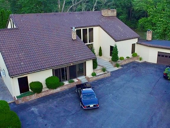 3rd image of 9506 Lincoln Hwy