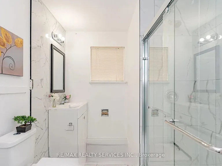 46 Staveley Cres — Photo 9