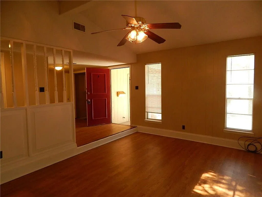 2 bed, 900 sqft, $1,575 — Photo 2
