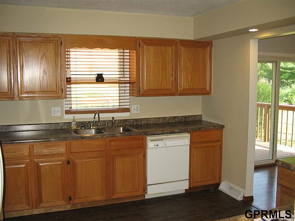 5th image of 808 Douglas Dr