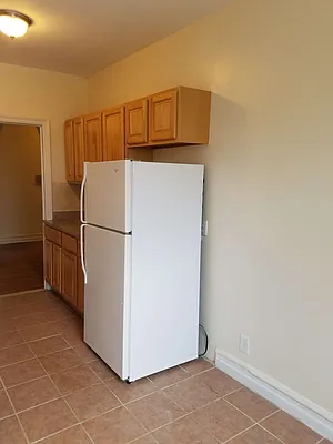 Rented by Max & Associates Realty Corp | media 21