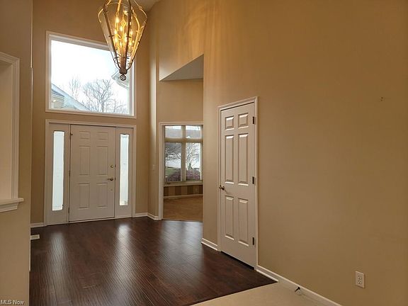 3rd image of 427 Muirfield Dr