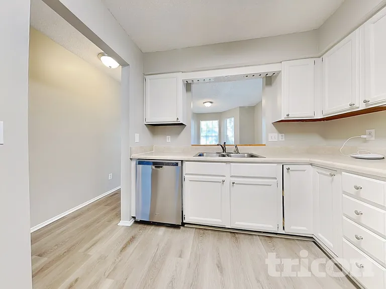 606 Radnor Ln — Photo 6