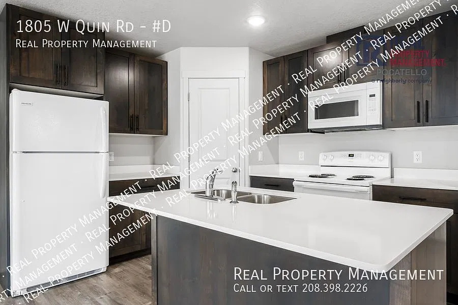 3 Bedroom 1 Bath Apartment — Photo 4