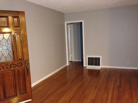 4th image of 916 E Wells St