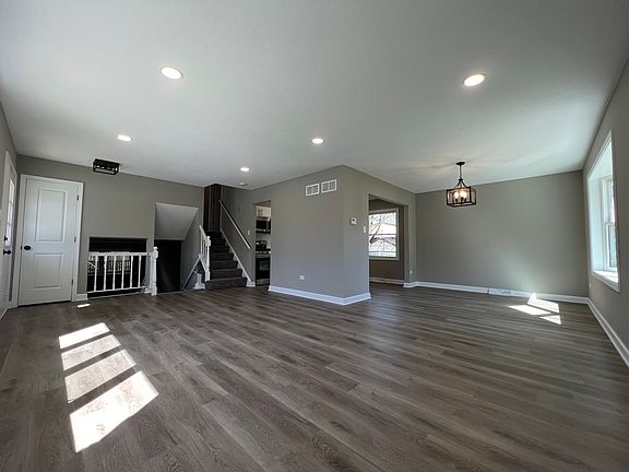 4th image of 22557 Imperial Dr