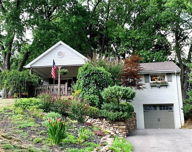 1st image of 2437 Lakemont Dr