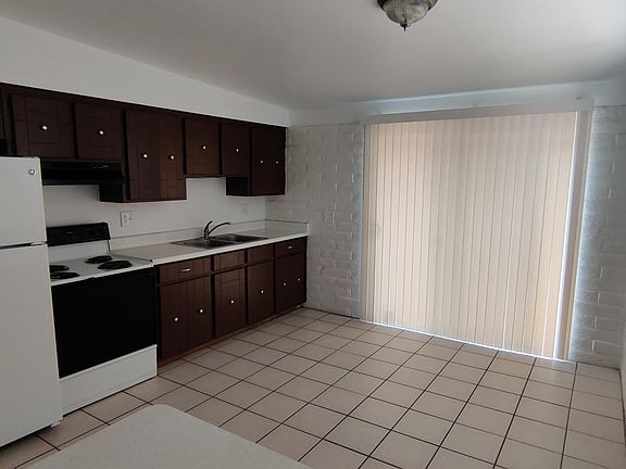 5th image of 3236 E Blacklidge Dr
