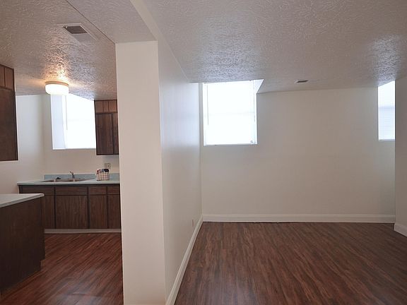 Entrance view - kitchen/family room