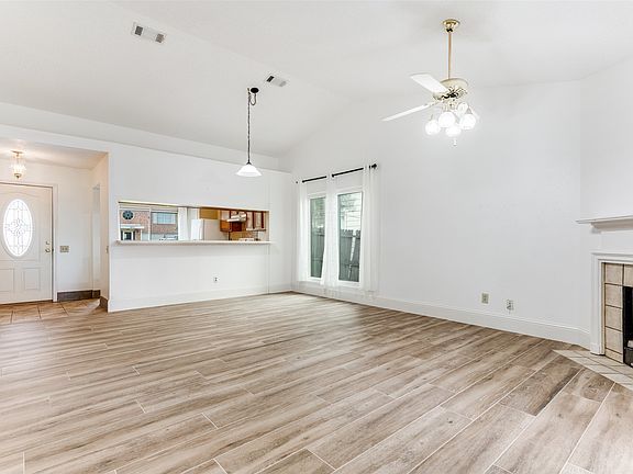 3rd image of 4617 Feathercrest Dr