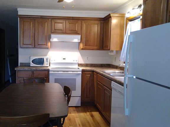 3rd image of 930 East Ct