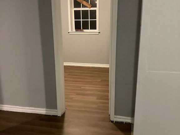 5th image of 951 Woods St