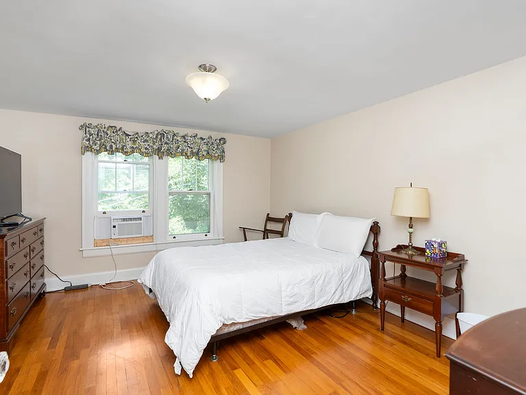 1001 Lyndhurst Rd — Photo 17