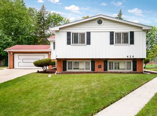 426 N 6th Ave, Addison, IL 60101