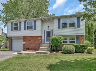 140 Harding Rd, Williamsville, NY 14221