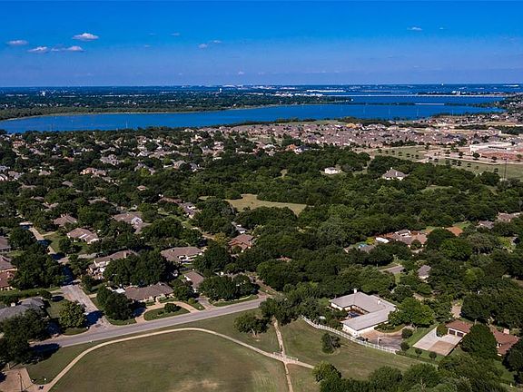 2nd image of 1817 Country Club Cir