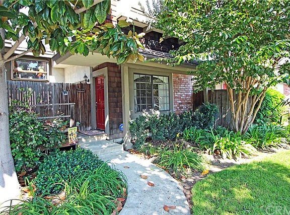 Private entrance, quiet location, lovely landscaping