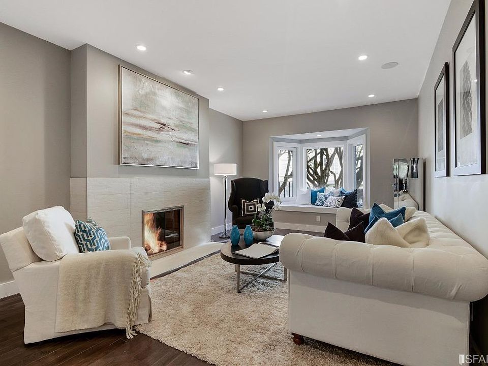 living room/second bedroom