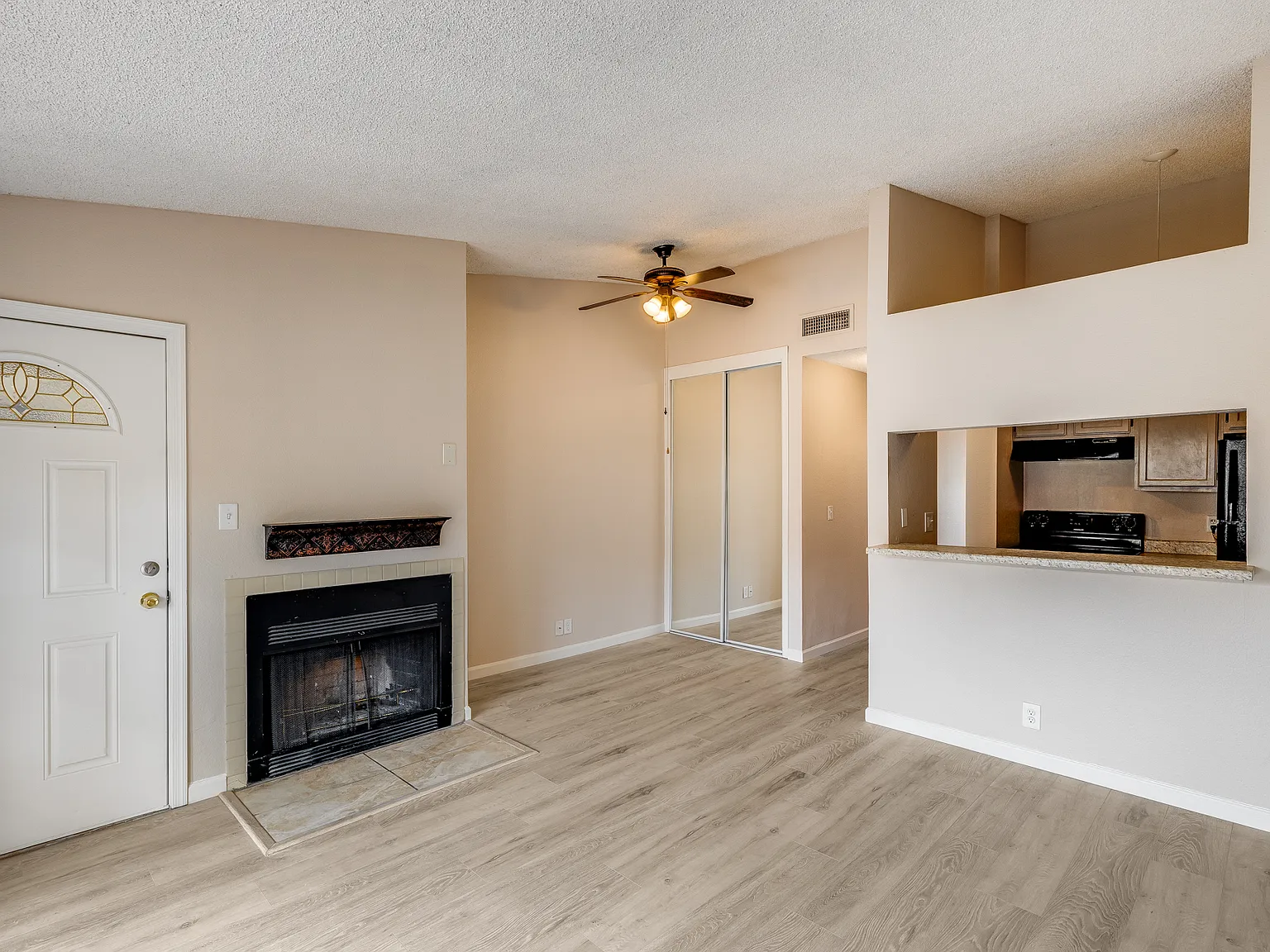 1 bed, 579 sqft, $1,200 — Photo 4