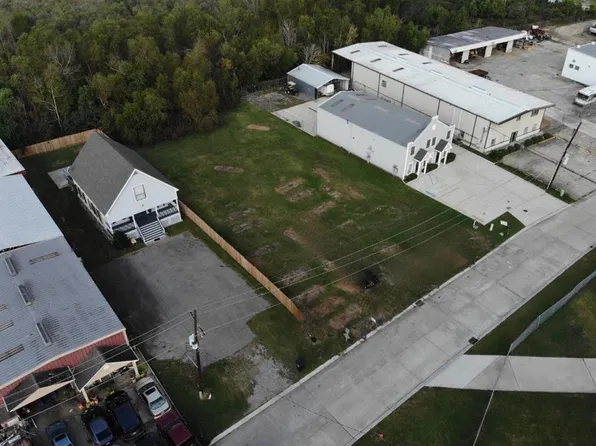 Keating Dr, Belle Chasse, LA 70037