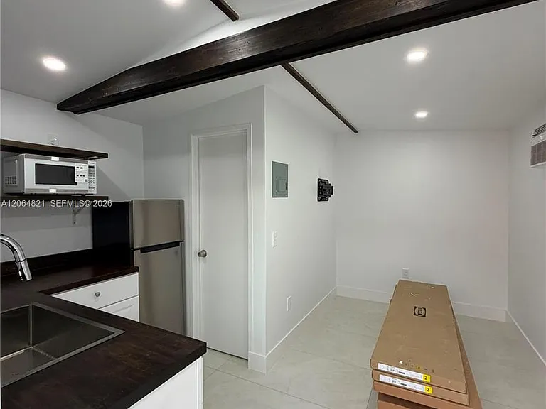 1400 SW 29th Ave #1 — Photo 2