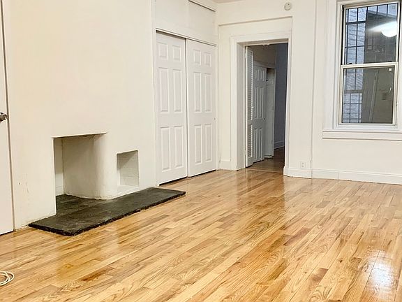 4th image of 122 E 61st St APT B