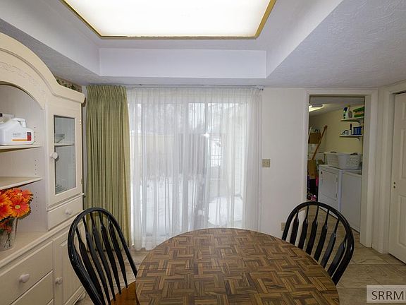 4th image of 827 Linden Pl