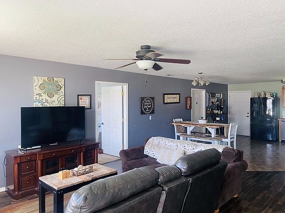 4th image of 22038 Cheryl Dr