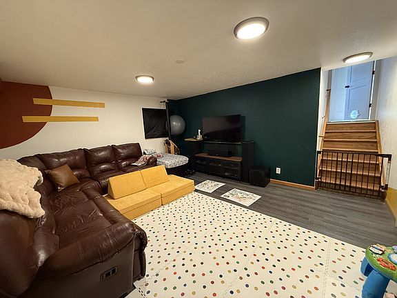 2nd image of 1012 Wagonwheel Dr