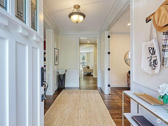 4th image of 2053 McGilvra Boulevard E