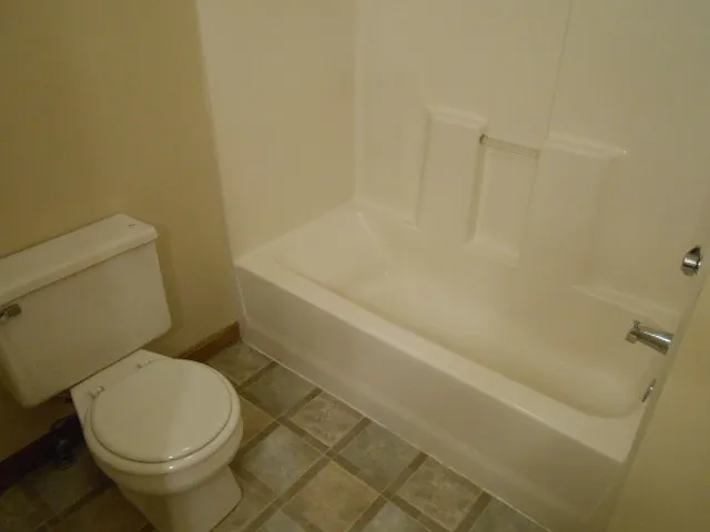 210 Windward Ct — Photo 13