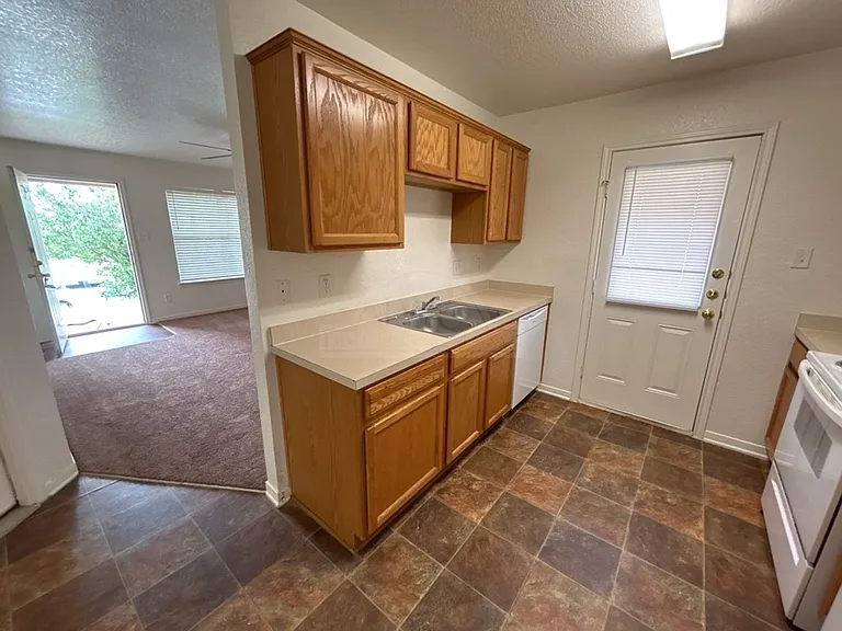 308 Cedar Ridge Dr — Photo 9