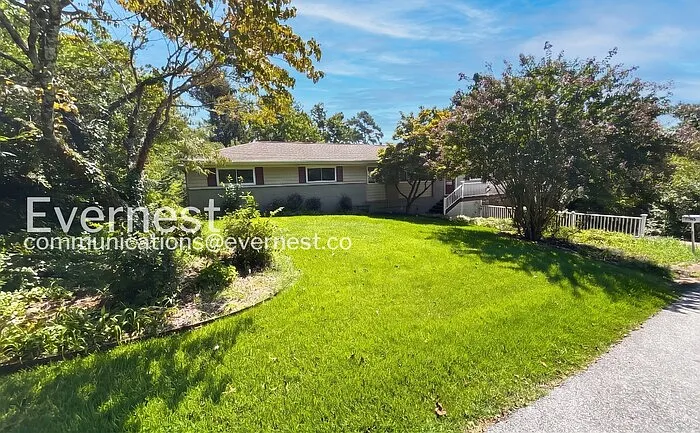 4 bed, 2.0 bath, 2494 sqft, $2,495 — Photo 2