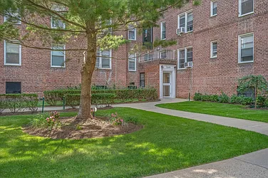 Rented by BREU CHURCHILL