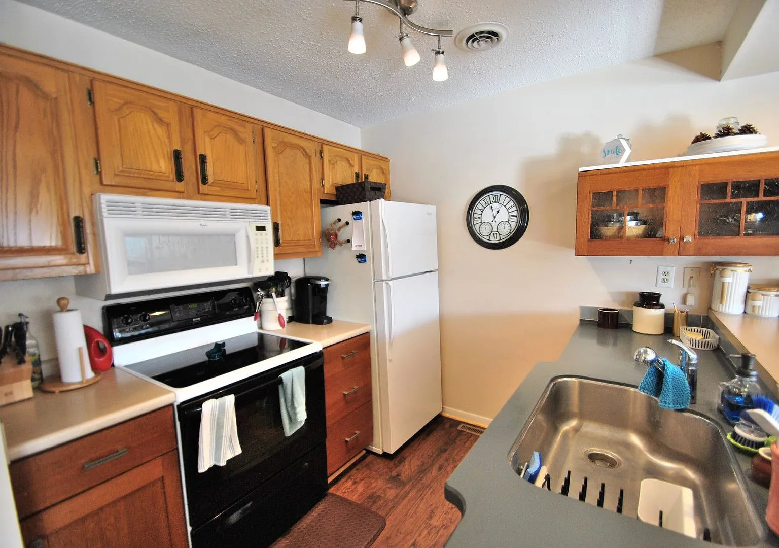 Lakefront And One Level *Utilities Included* Lease Available 11/1-5/31/27 Only — Photo 2