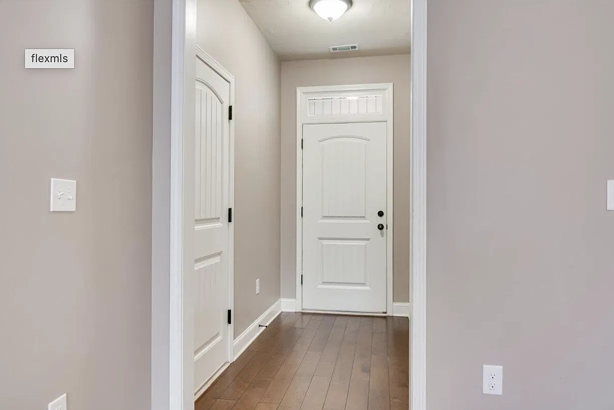 3 bed, 2.0 bath, 1551 sqft, $1,900 — Photo 4