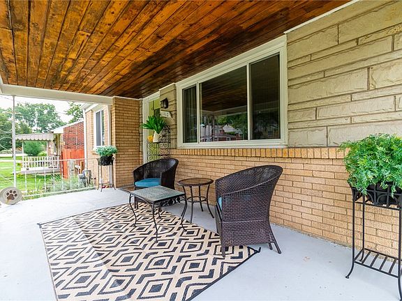 4th image of 1112 Logan Rd