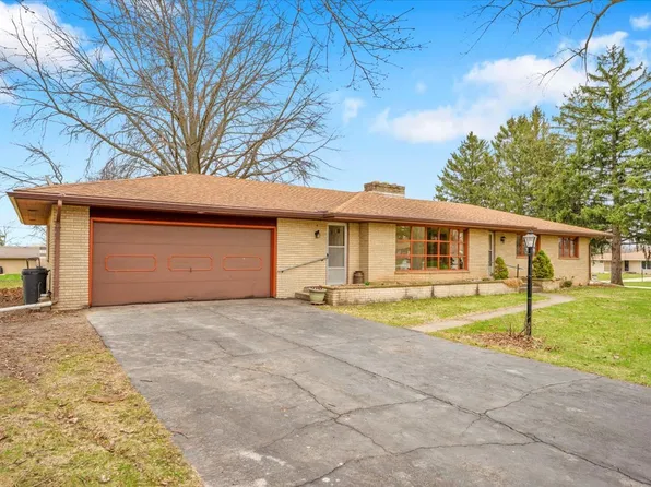 7662 Lucky Ln, Rockford, IL 61108