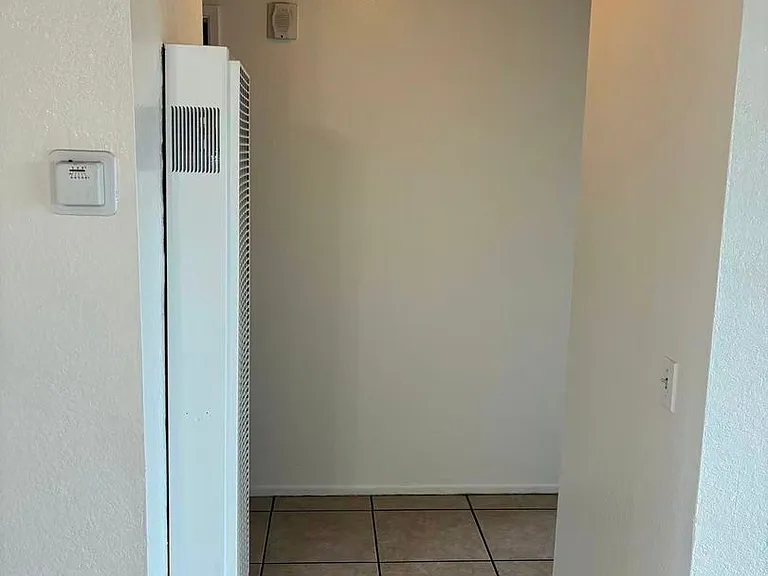 1086 Stanley Ave — Photo 6