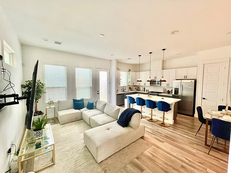 7713 Johanna Park Dr — Photo 2